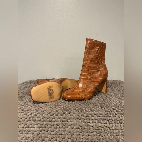 Forever 21 Faux Leather Heeled Boots - Picture 3 of 4